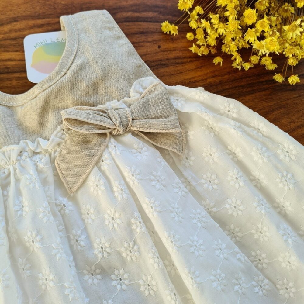 Vestido Bordado inglês e linho